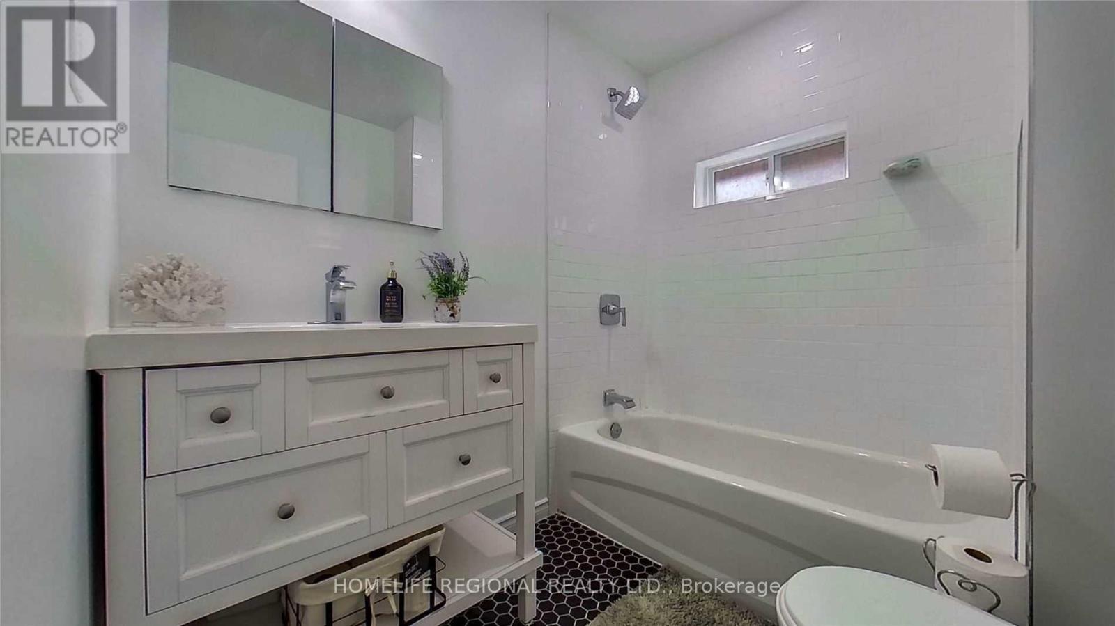 22 Criscoe Street, Toronto, Ontario  M6N 3Y9 - Photo 7 - W13083404