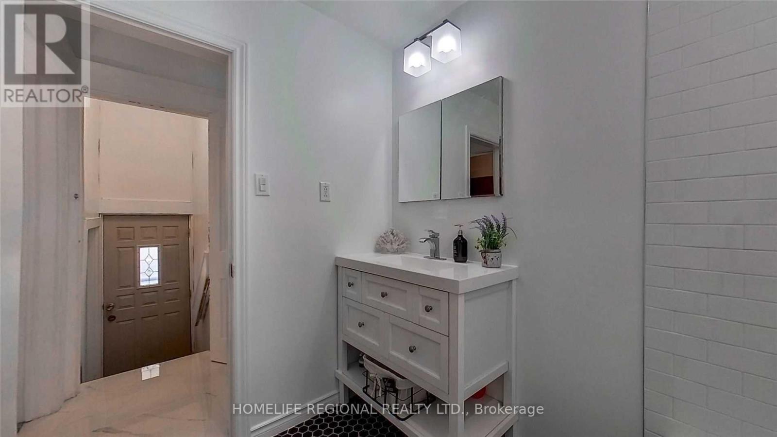 22 Criscoe Street, Toronto, Ontario  M6N 3Y9 - Photo 8 - W13083404