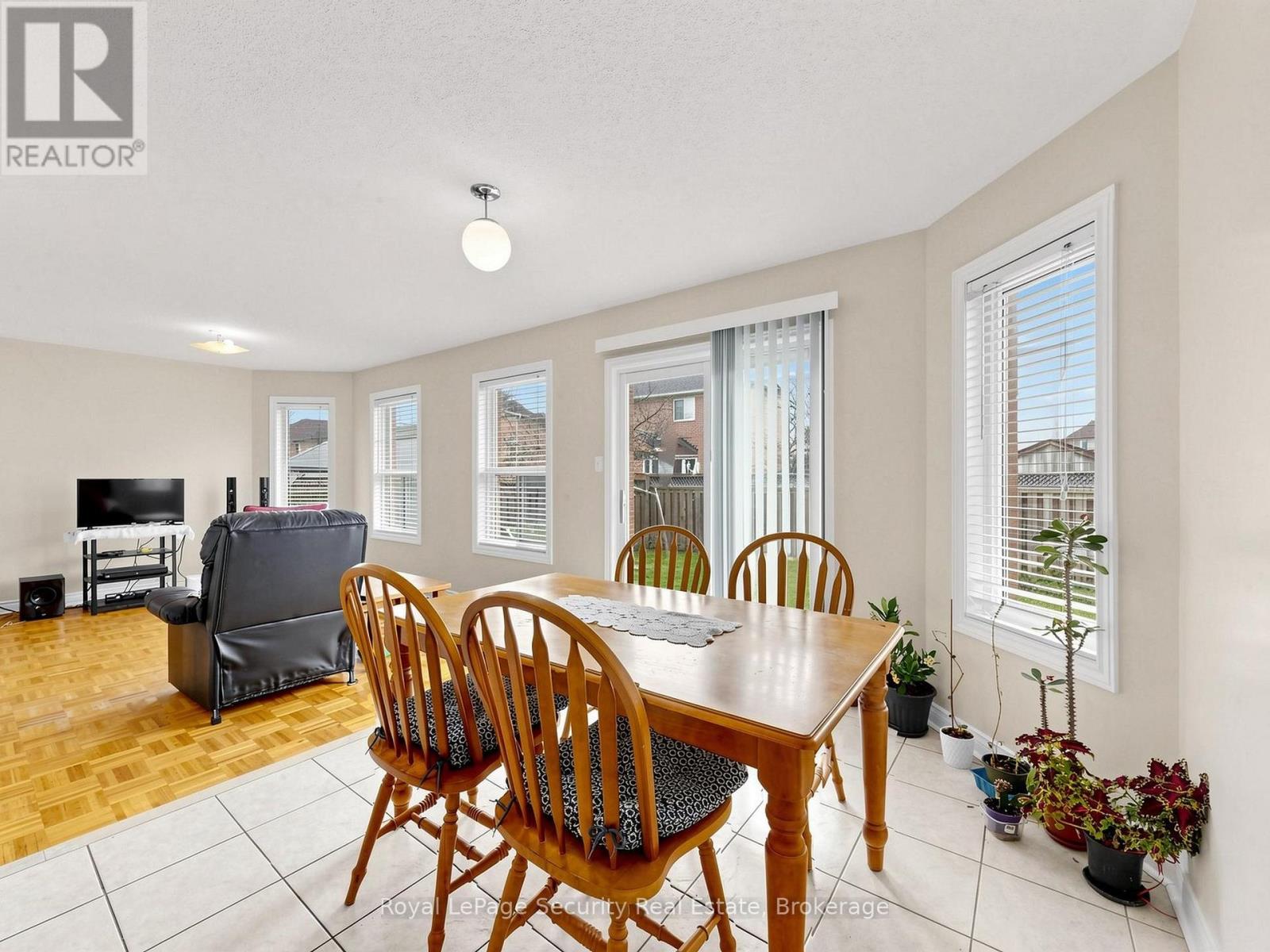 21 Fallstar Crescent, Brampton, Ontario  L7A 2J5 - Photo 11 - W13083408