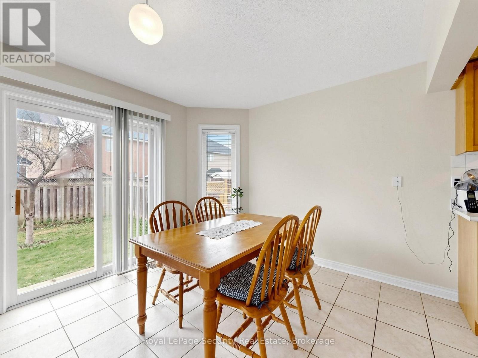 21 Fallstar Crescent, Brampton, Ontario  L7A 2J5 - Photo 12 - W13083408