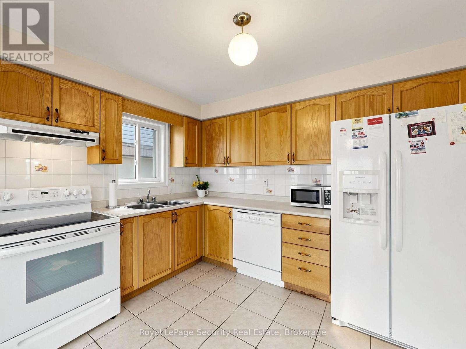 21 Fallstar Crescent, Brampton, Ontario  L7A 2J5 - Photo 16 - W13083408