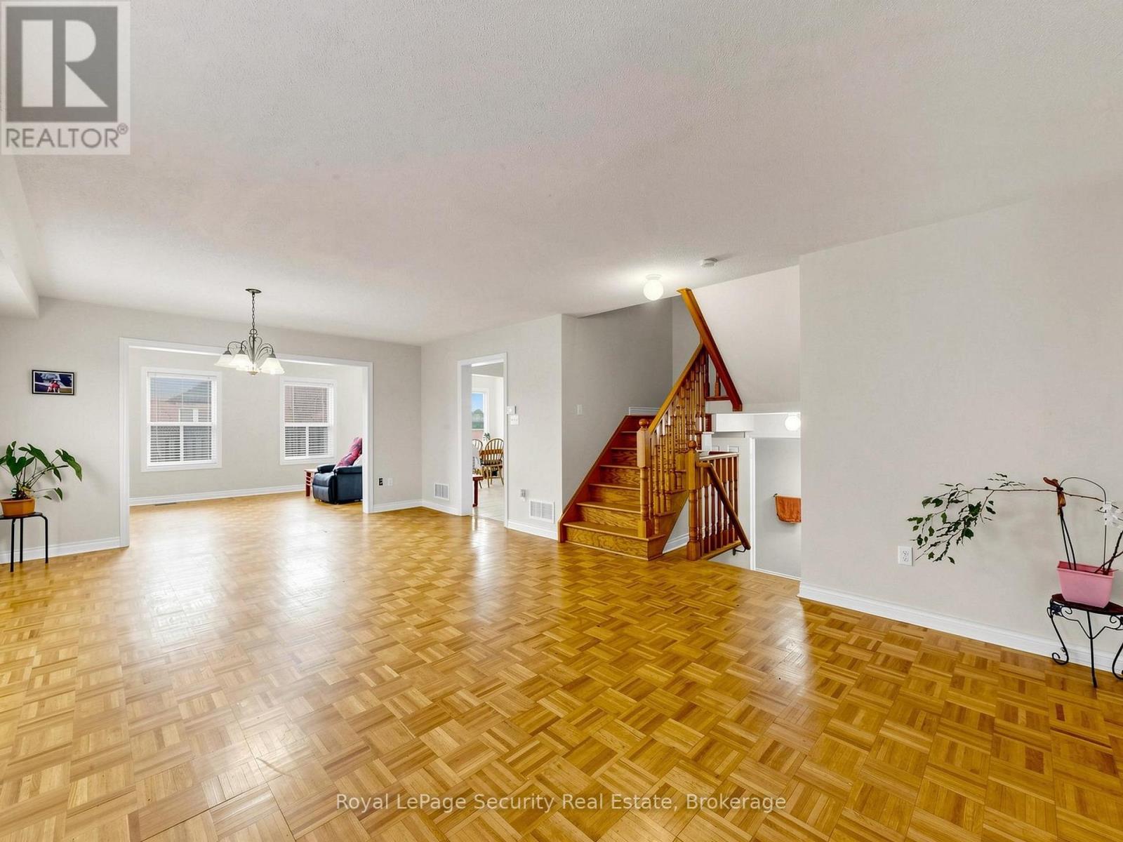 21 Fallstar Crescent, Brampton, Ontario  L7A 2J5 - Photo 5 - W13083408