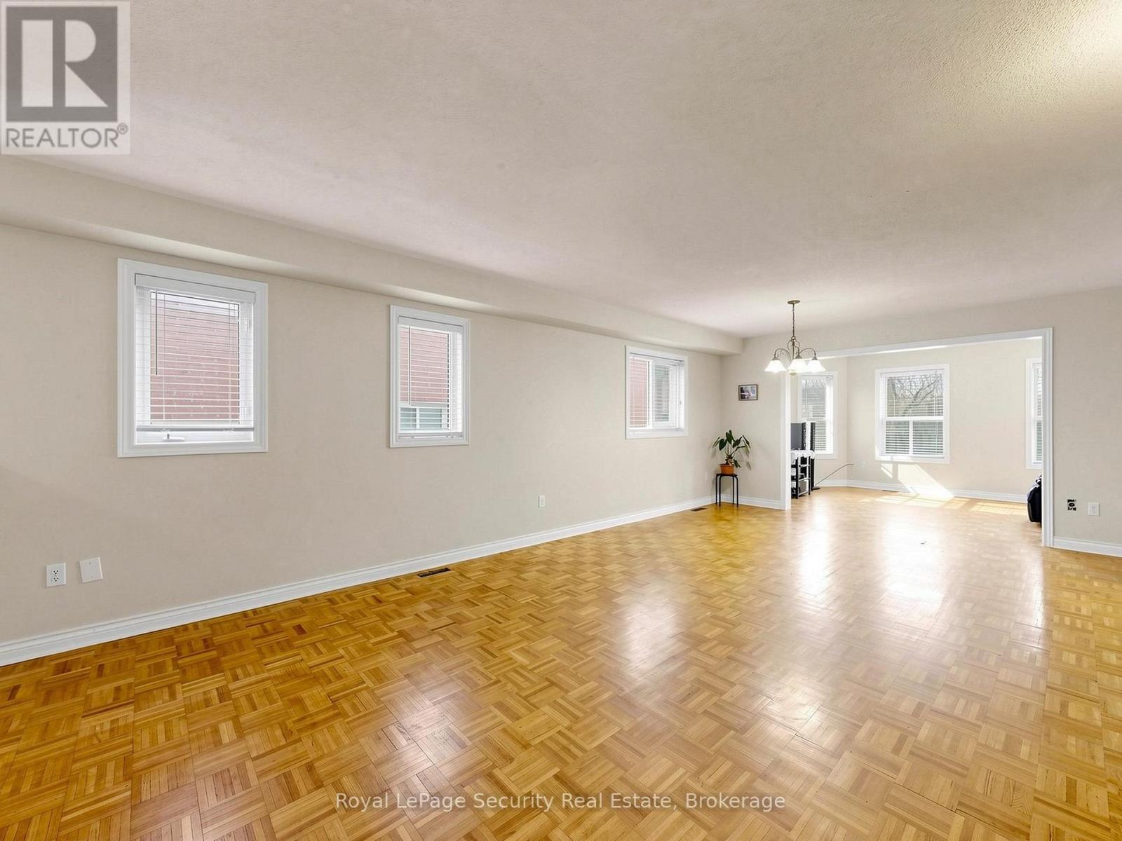 21 Fallstar Crescent, Brampton, Ontario  L7A 2J5 - Photo 6 - W13083408