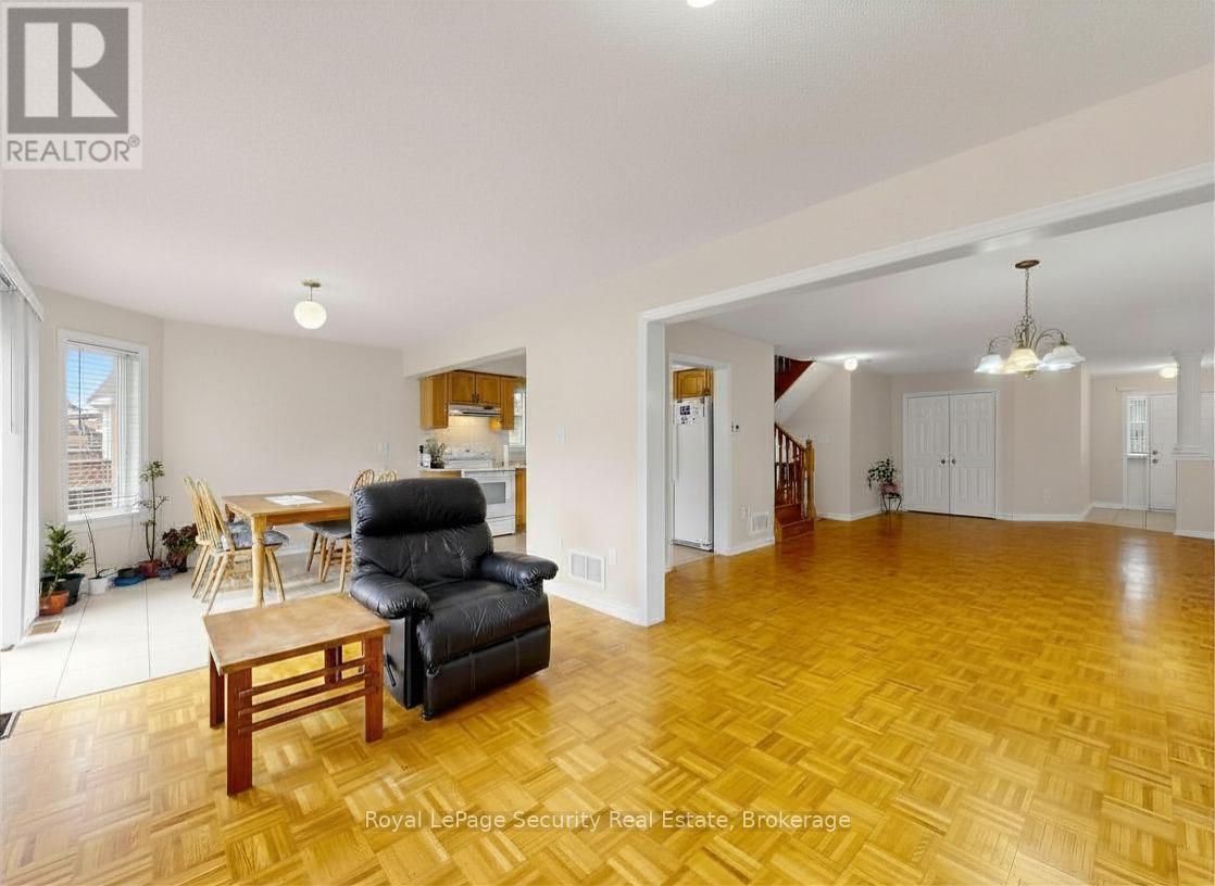 21 Fallstar Crescent, Brampton, Ontario  L7A 2J5 - Photo 9 - W13083408