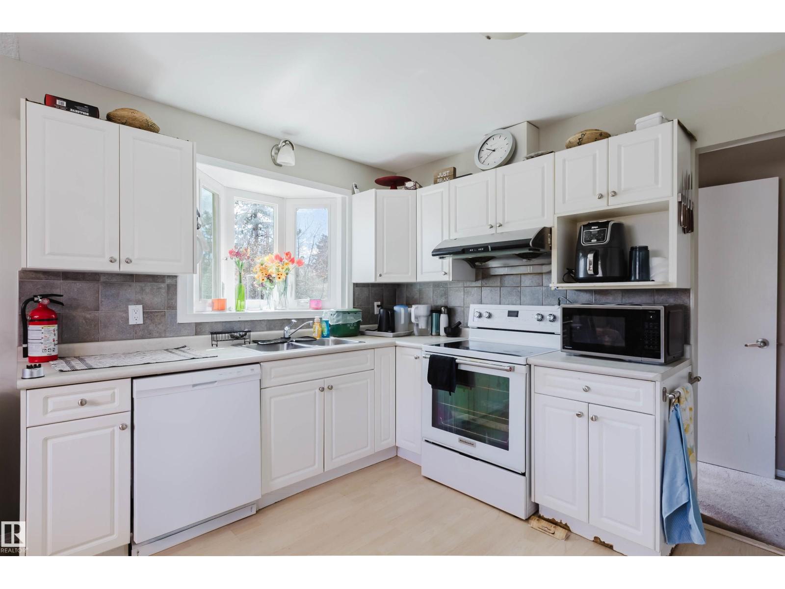 10519 36a Av NW, Edmonton, Alberta  T6J 2H7 - Photo 12 - E4485432