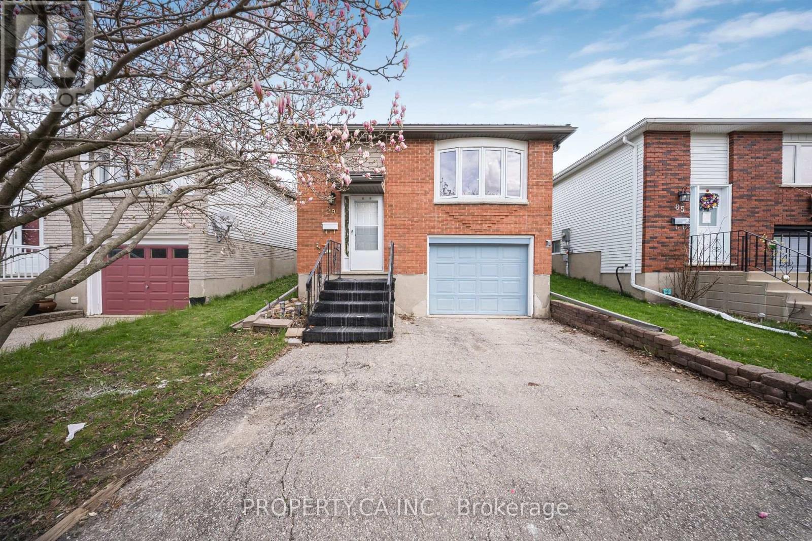 89 Ristau Crescent, Kitchener, Ontario  N2E 3A9 - Photo 2 - X13083022