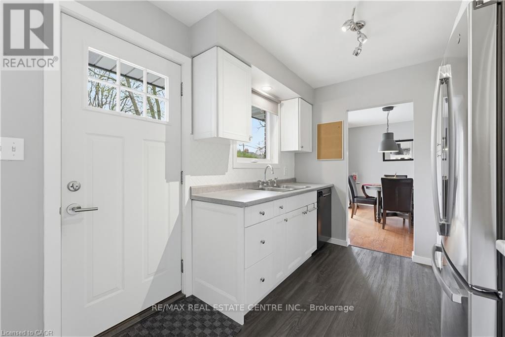 147 Churchill Drive, Cambridge, Ontario  N1S 1S3 - Photo 5 - X13083220
