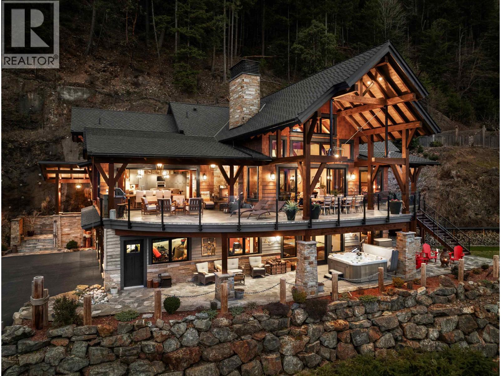 800 Taylor Road, Bowen Island, British Columbia  V0N 1G1 - Photo 1 - R3096946