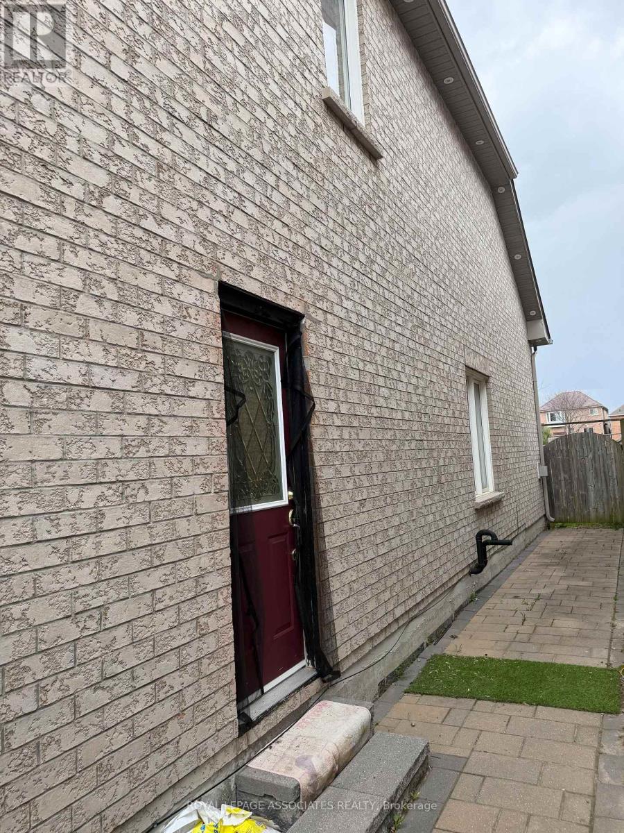 162 Seasons Drive, Toronto, Ontario M1X 2E3 - Photo 2 - E13002856
