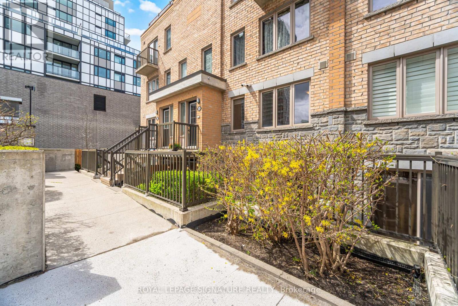 162 - 8 Foundry Avenue, Toronto, Ontario  M6H 0A5 - Photo 2 - W13074106