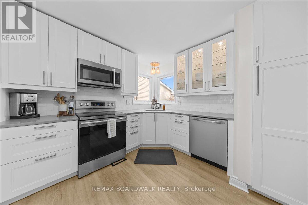 407 Sanderling Court, Ottawa, Ontario  K1E 2V5 - Photo 5 - X13083430