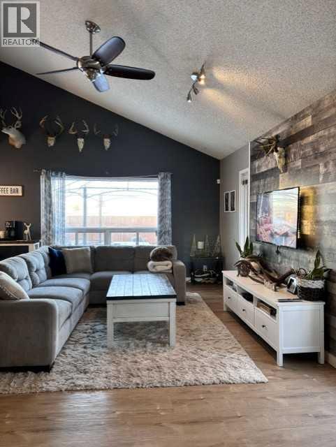 8210 104 Avenue, Peace River, Alberta  T8S 1X9 - Photo 16 - A2272074