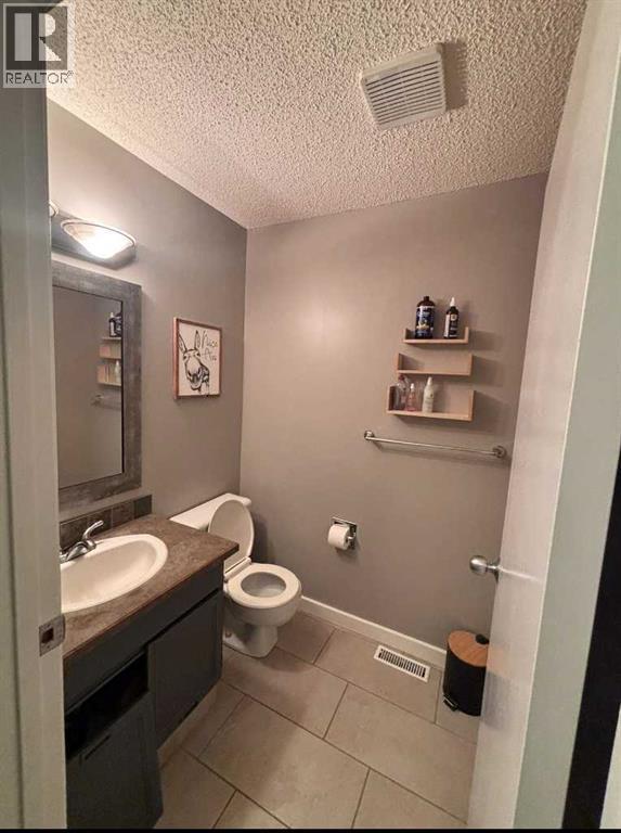 8210 104 Avenue, Peace River, Alberta  T8S 1X9 - Photo 33 - A2272074