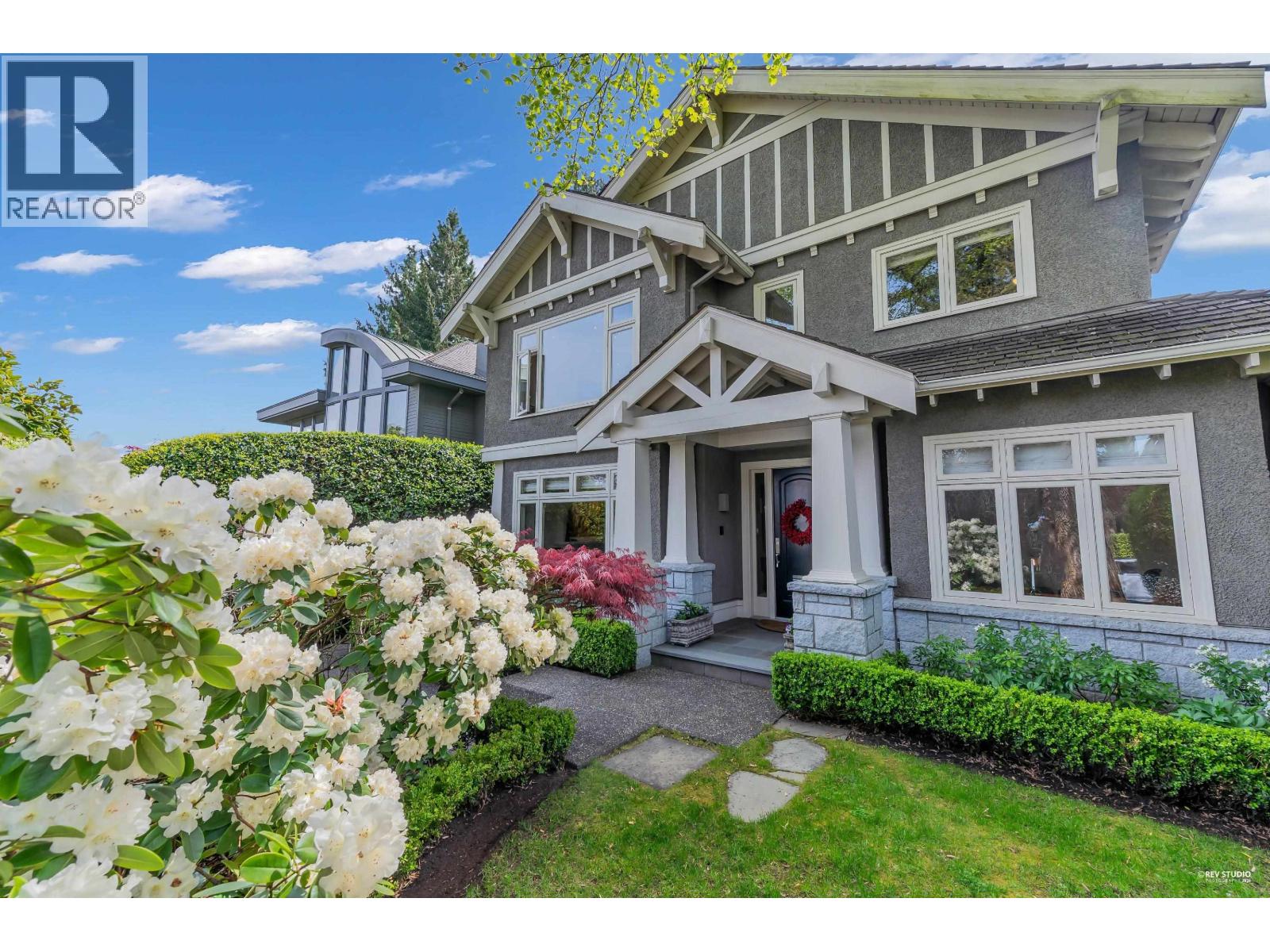 2722 W 31st Avenue, Vancouver, British Columbia  V6L 2A1 - Photo 2 - R3119356