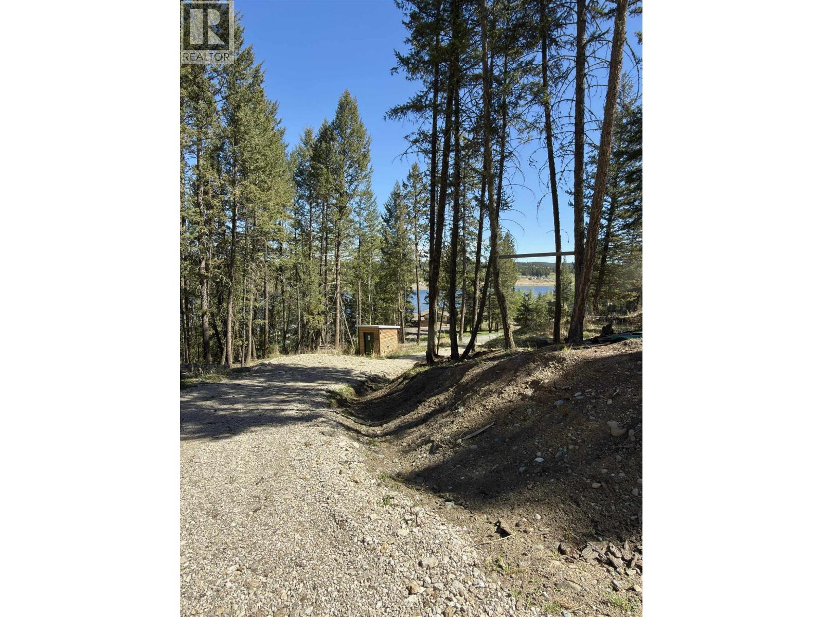 5444 Saunders Crescent, 103 Mile House, British Columbia  V0K 2E1 - Photo 4 - R3089608