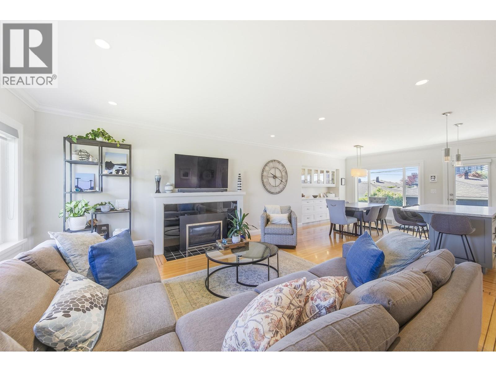 4850 Highlawn Drive, Burnaby, British Columbia  V5C 3T1 - Photo 4 - R3119376