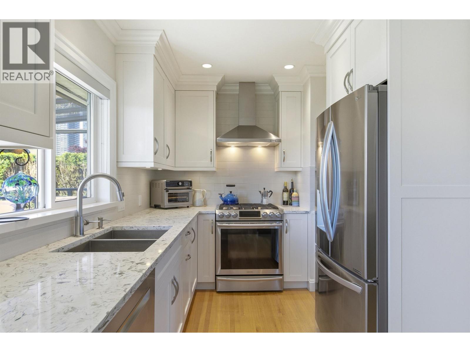 4850 Highlawn Drive, Burnaby, British Columbia  V5C 3T1 - Photo 9 - R3119376