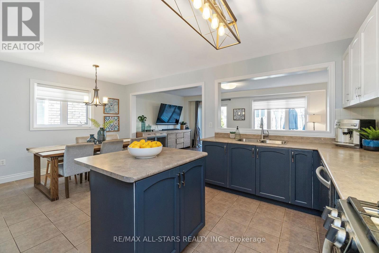 825 Joe Persechini Drive, Newmarket, Ontario  L3X 2T7 - Photo 6 - N13057344