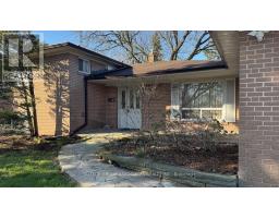 11 CASTOR CRESCENT, Toronto, Ontario