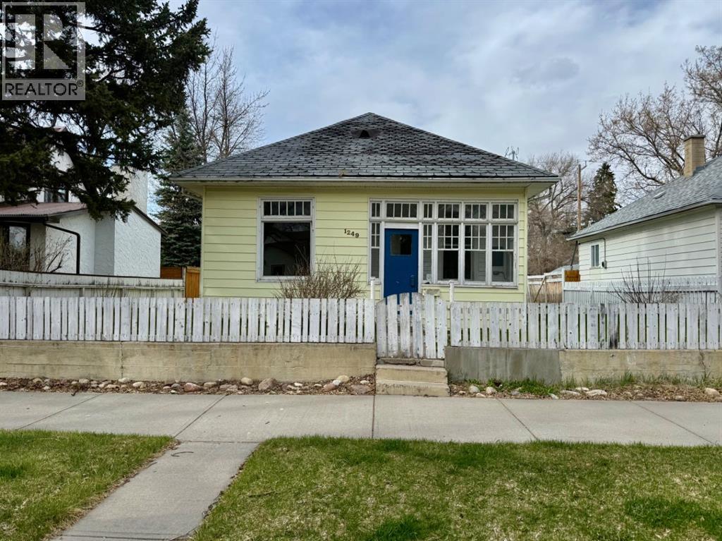 1249 5a Avenue S, Lethbridge, Alberta  T1J 0T3 - Photo 1 - A2283505