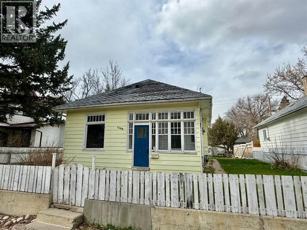 1249 5a Avenue S, Lethbridge, Alberta  T1J 0T3 - Photo 2 - A2283505