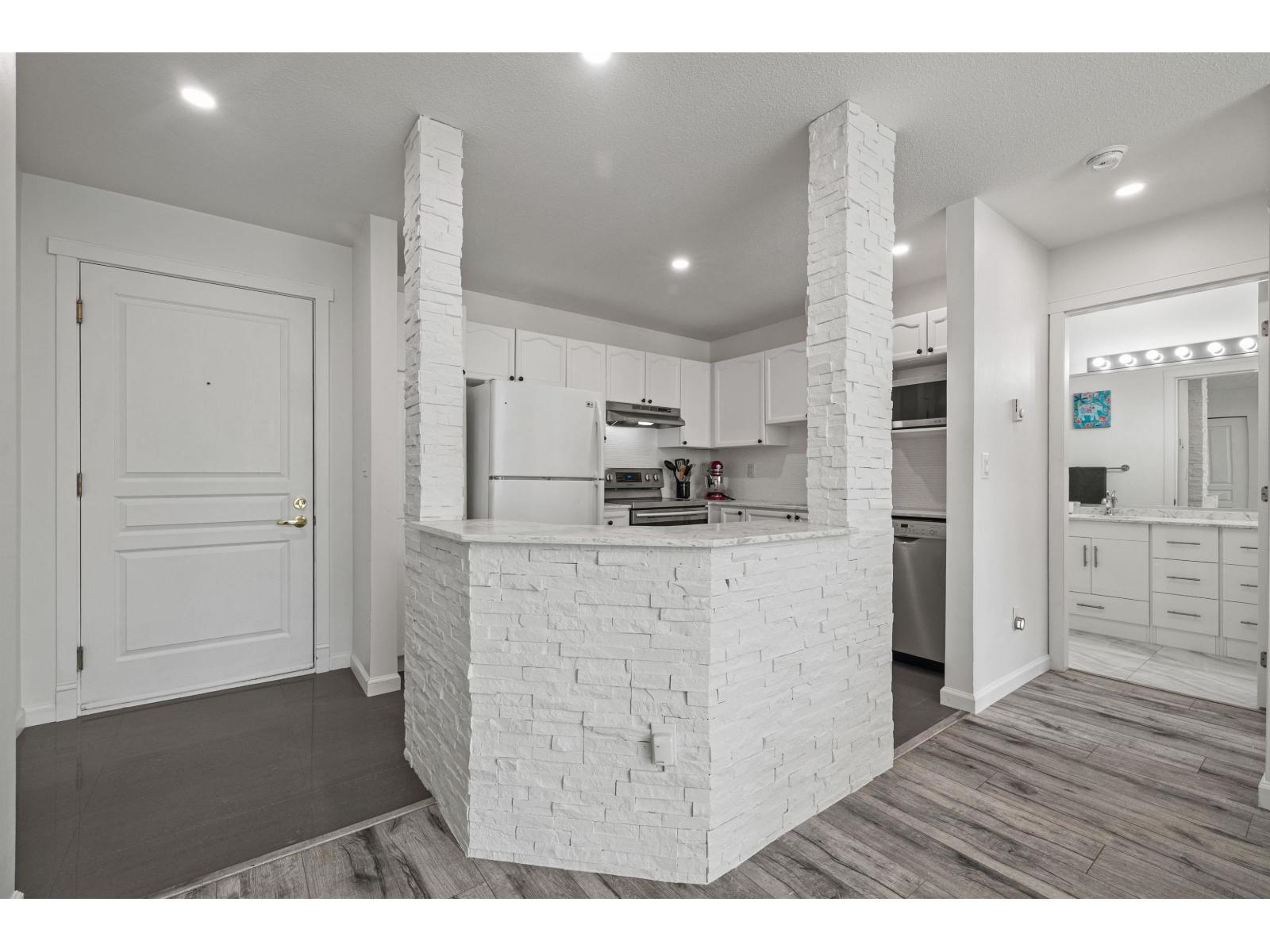 407 33478 Roberts Avenue, Abbotsford, British Columbia  V2S 8E1 - Photo 6 - R3118336