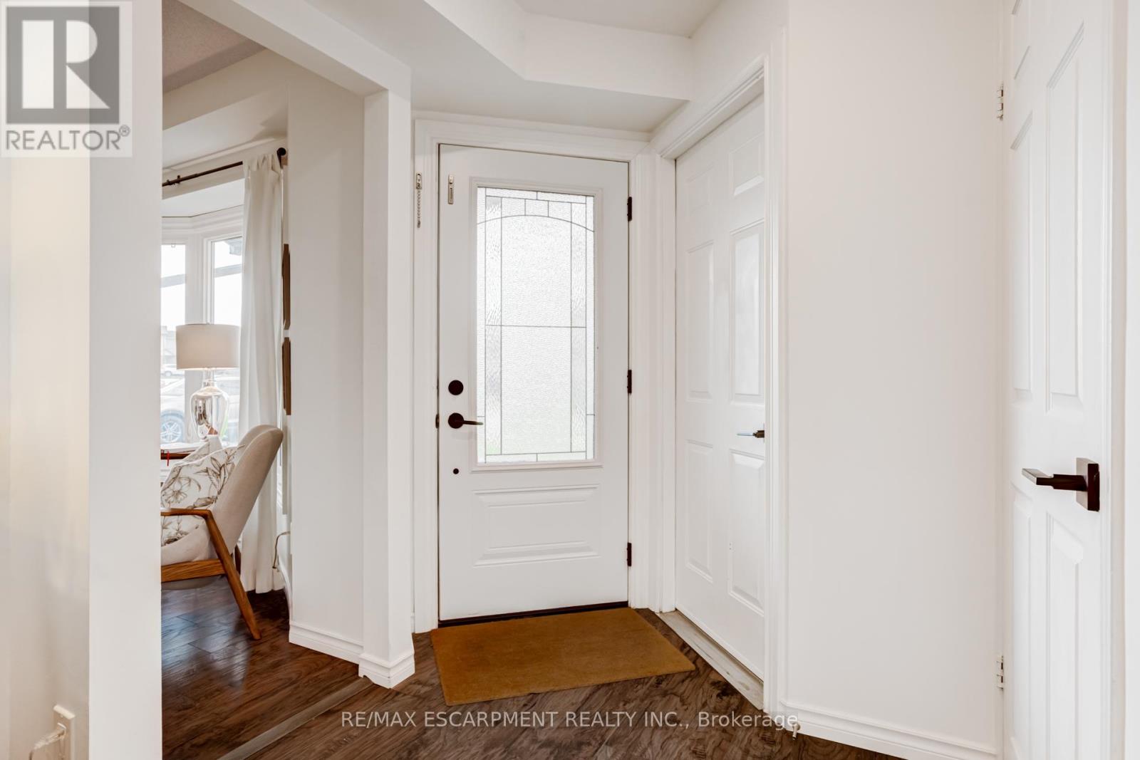 1527 Riley Avenue, Burlington, Ontario  L7M 3C3 - Photo 3 - W13083426