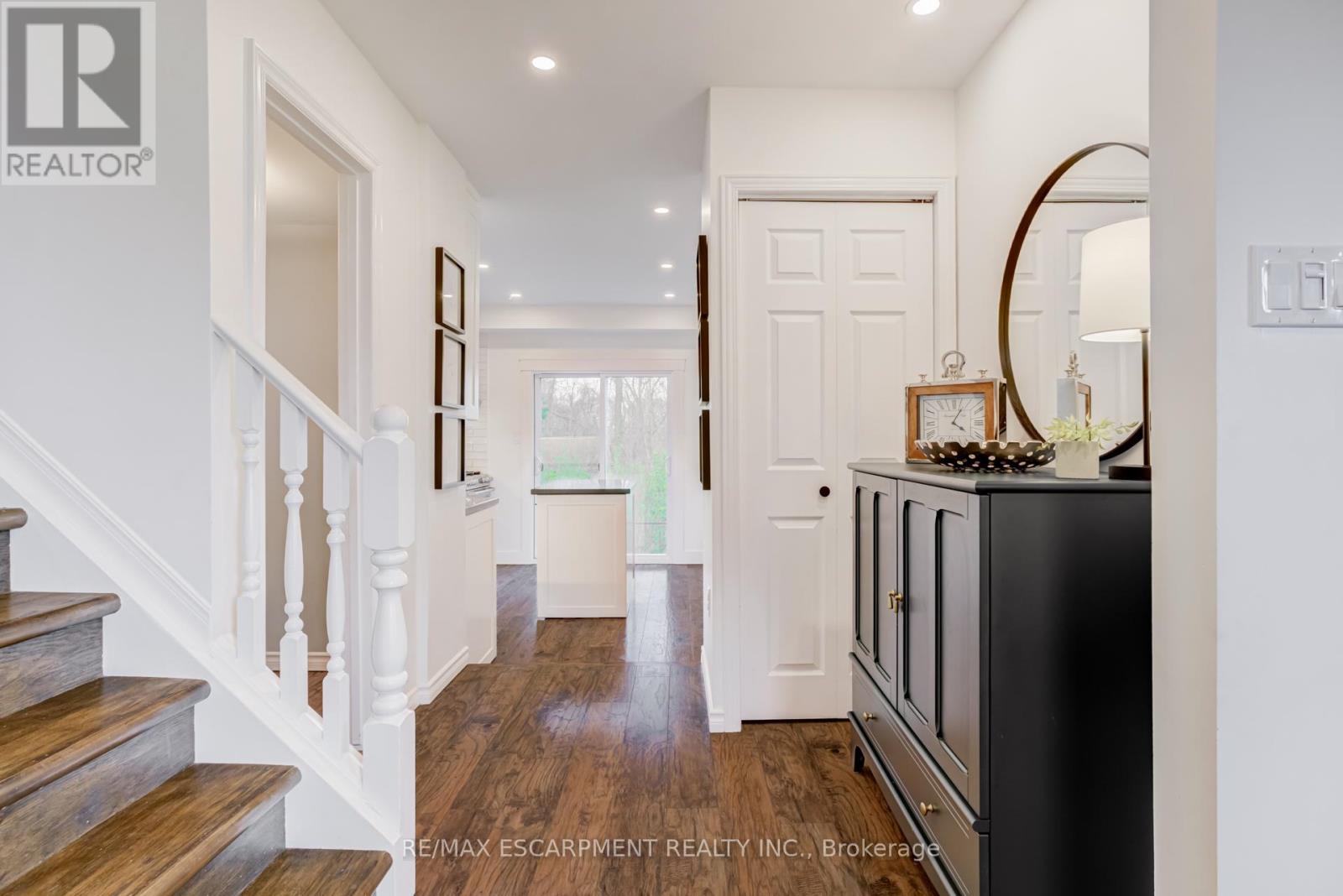 1527 Riley Avenue, Burlington, Ontario  L7M 3C3 - Photo 4 - W13083426