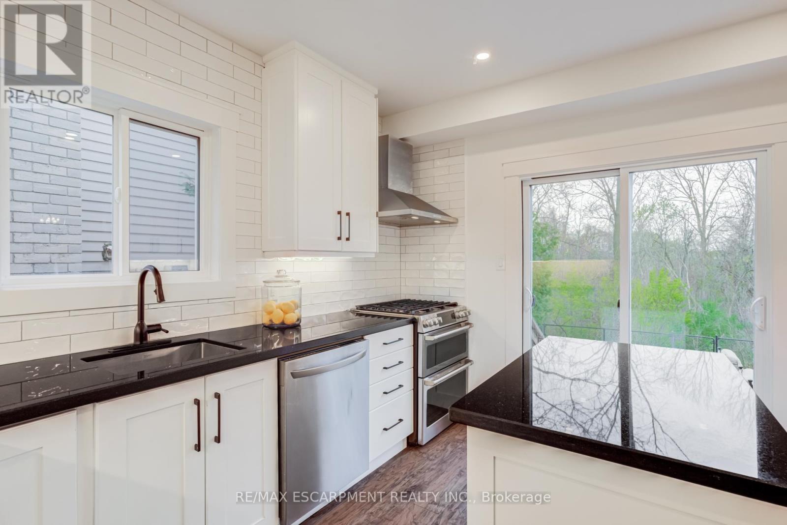 1527 Riley Avenue, Burlington, Ontario  L7M 3C3 - Photo 7 - W13083426