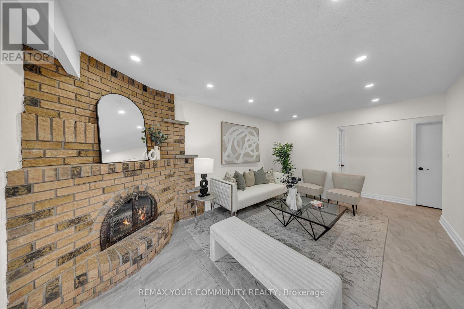 22 Madelaine Crescent, Brampton, Ontario  L6S 2Y9 - Photo 8 - W13083444