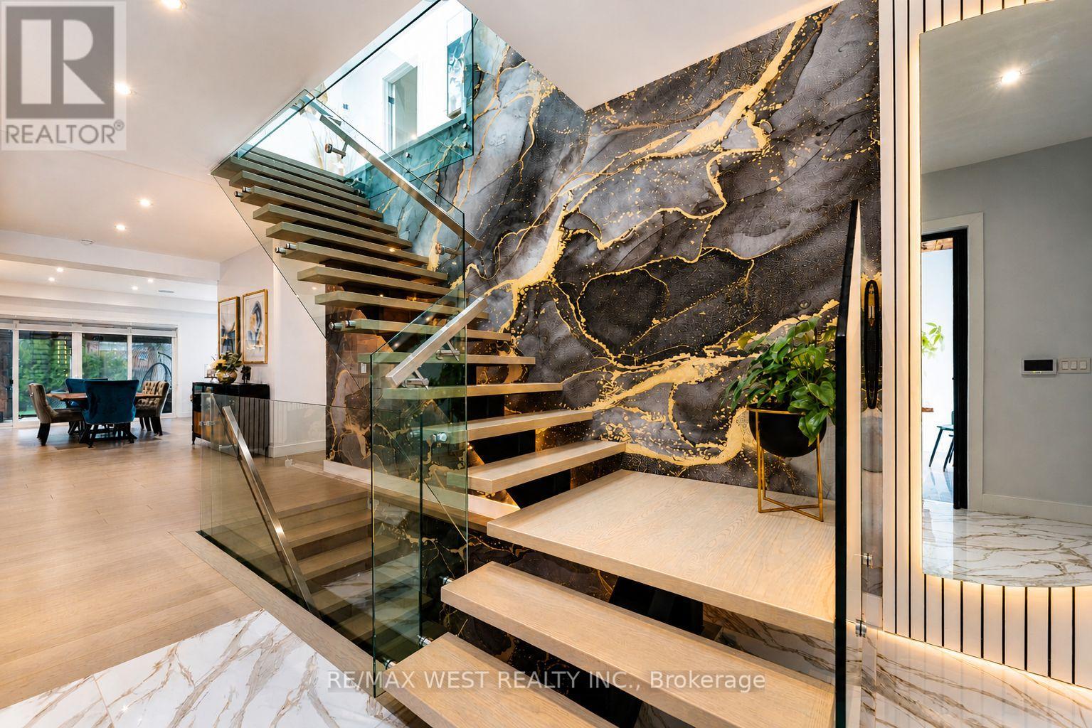 6 Creston Road, Toronto, Ontario  M6A 1J1 - Photo 17 - W13083448
