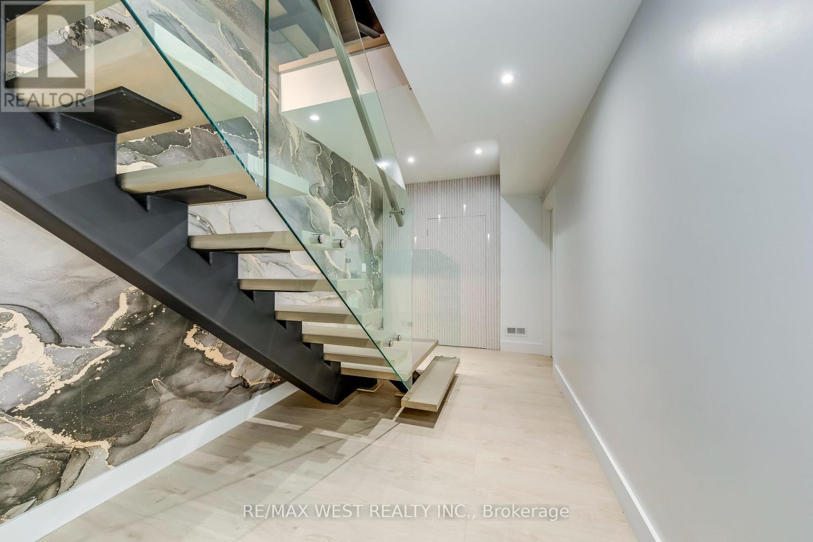 6 Creston Road, Toronto, Ontario  M6A 1J1 - Photo 37 - W13083448