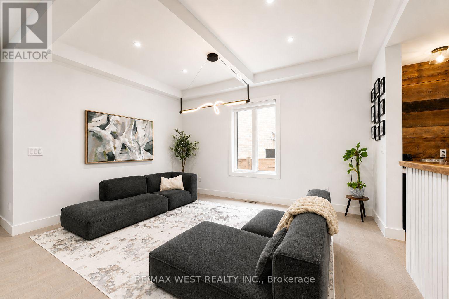 6 Creston Road, Toronto, Ontario  M6A 1J1 - Photo 7 - W13083448