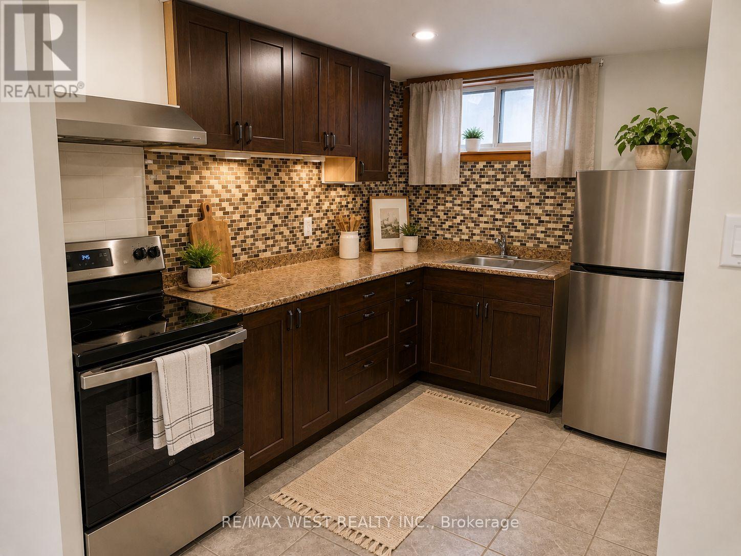 Bsmt - 15 Hamlyn Crescent, Toronto, Ontario  M9B 1Y9 - Photo 2 - W13083502