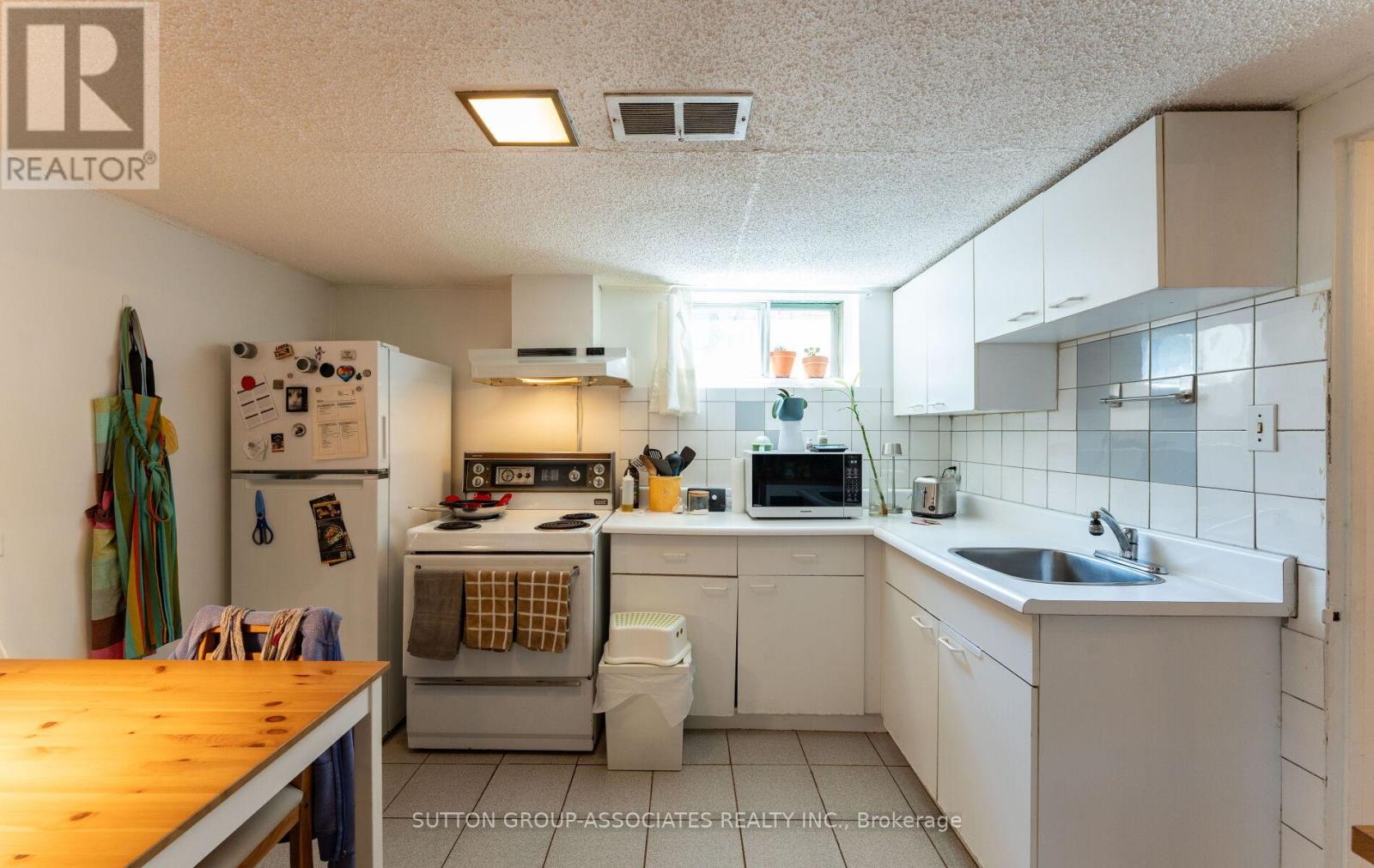 Lower - 57 Aziel Street, Toronto, Ontario  M6P 2N8 - Photo 7 - W13083524