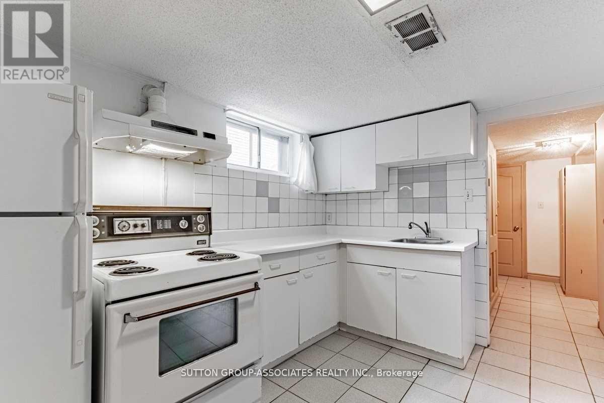 Lower - 57 Aziel Street, Toronto, Ontario  M6P 2N8 - Photo 8 - W13083524