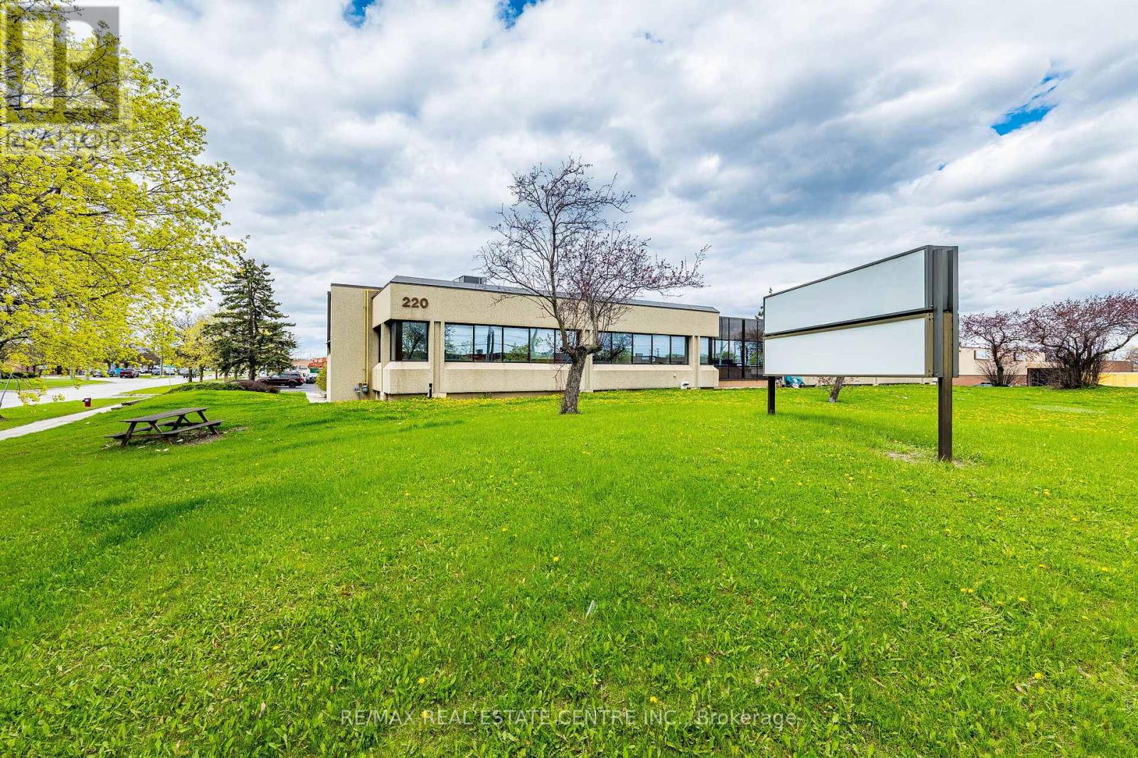 220 Advance Boulevard, Brampton, Ontario  L6T 4J5 - Photo 3 - W13083556