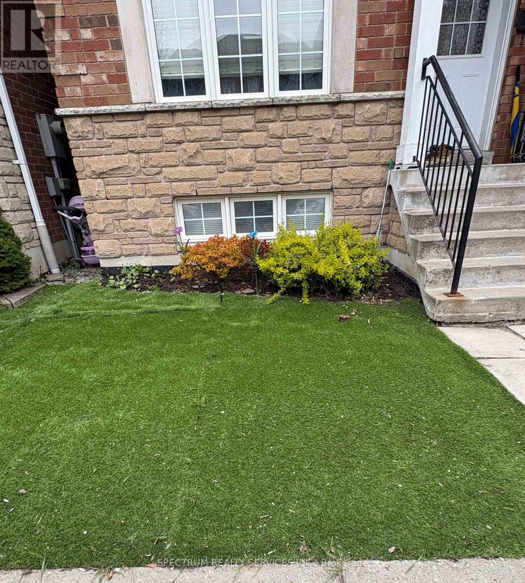 17 Estoril Terrace, Toronto, Ontario  M6N 5E1 - Photo 2 - W13083568