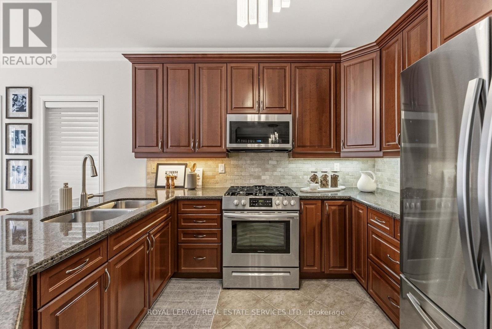 2460 Springforest Drive, Oakville, Ontario  L6M 0A1 - Photo 11 - W13083584