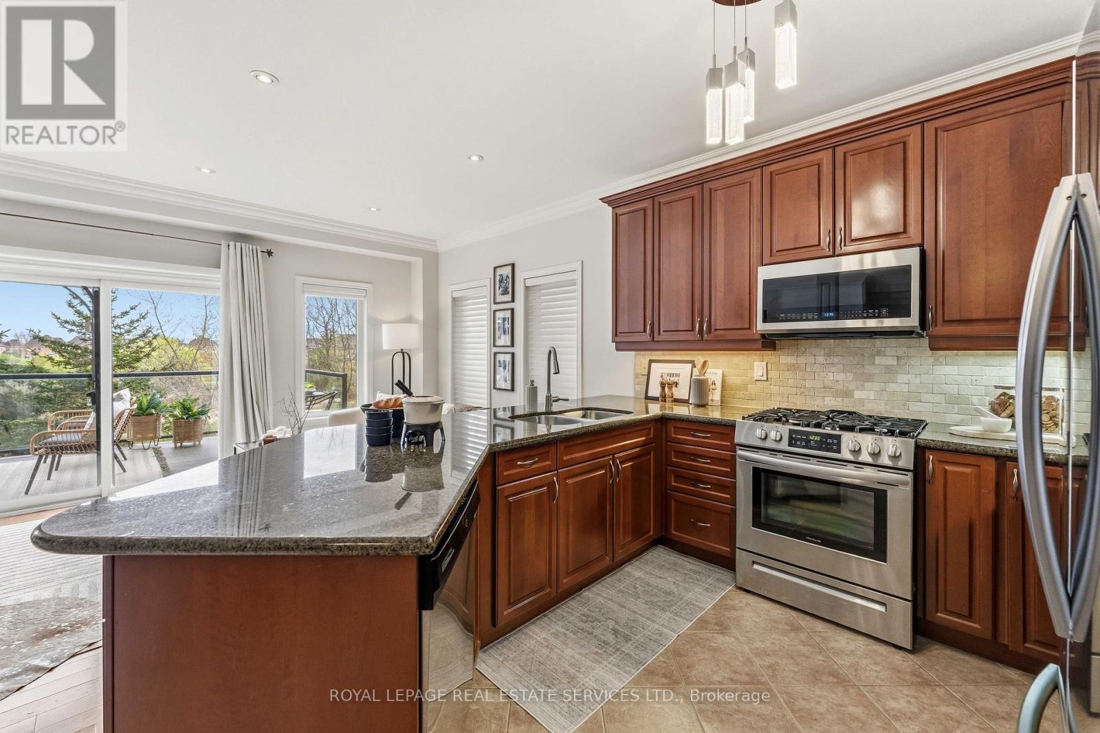 2460 Springforest Drive, Oakville, Ontario  L6M 0A1 - Photo 12 - W13083584