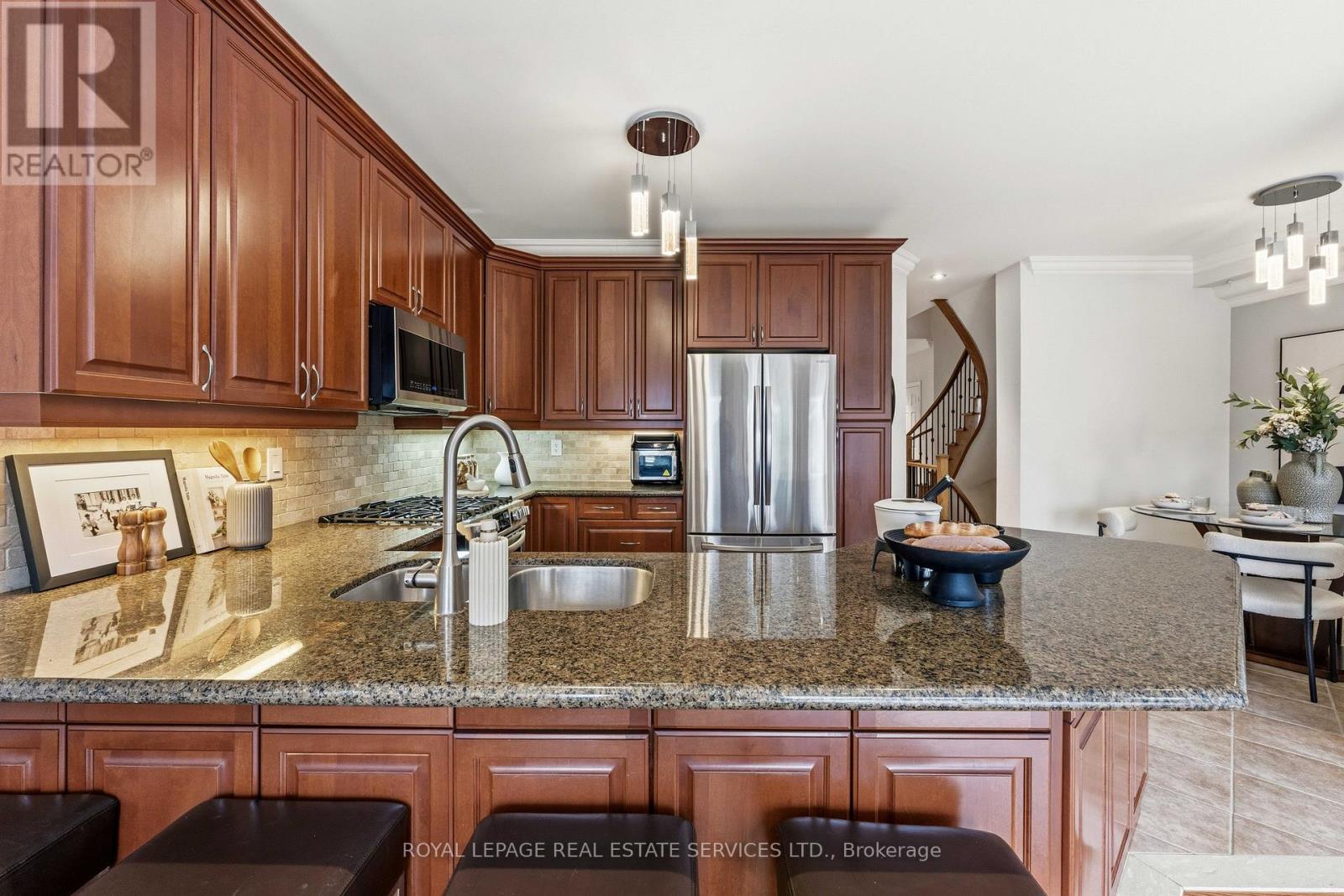 2460 Springforest Drive, Oakville, Ontario  L6M 0A1 - Photo 43 - W13083584