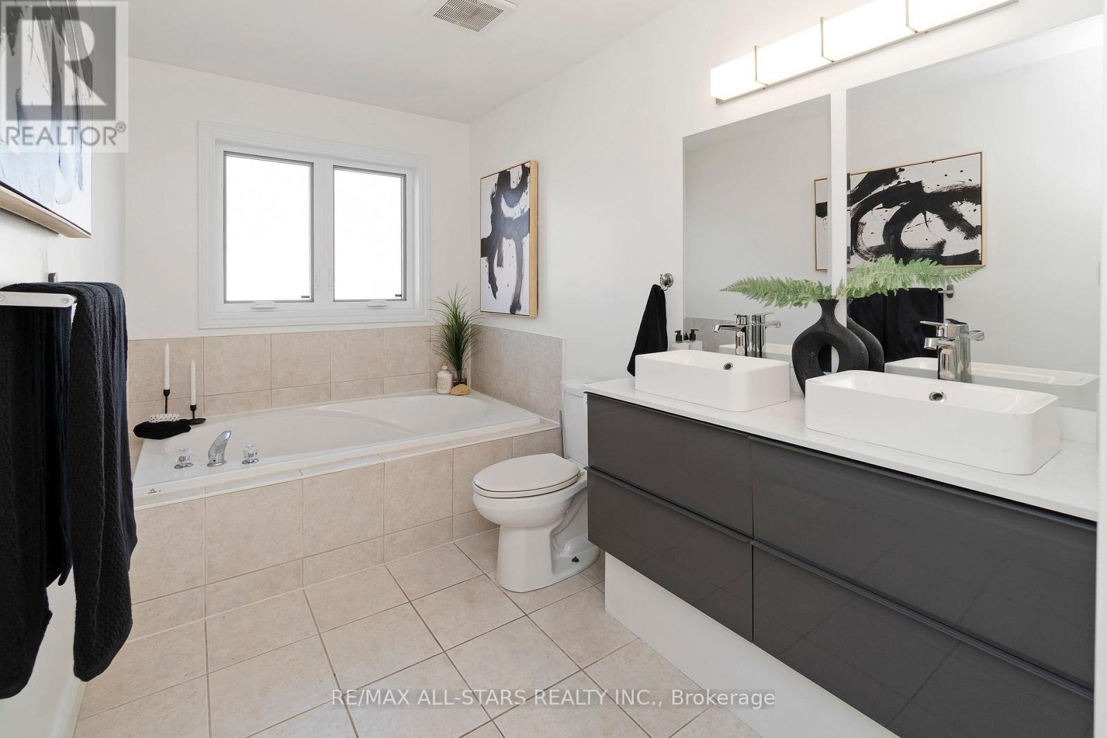 825 Joe Persechini Drive, Newmarket, Ontario  L3X 2T7 - Photo 23 - N13057344
