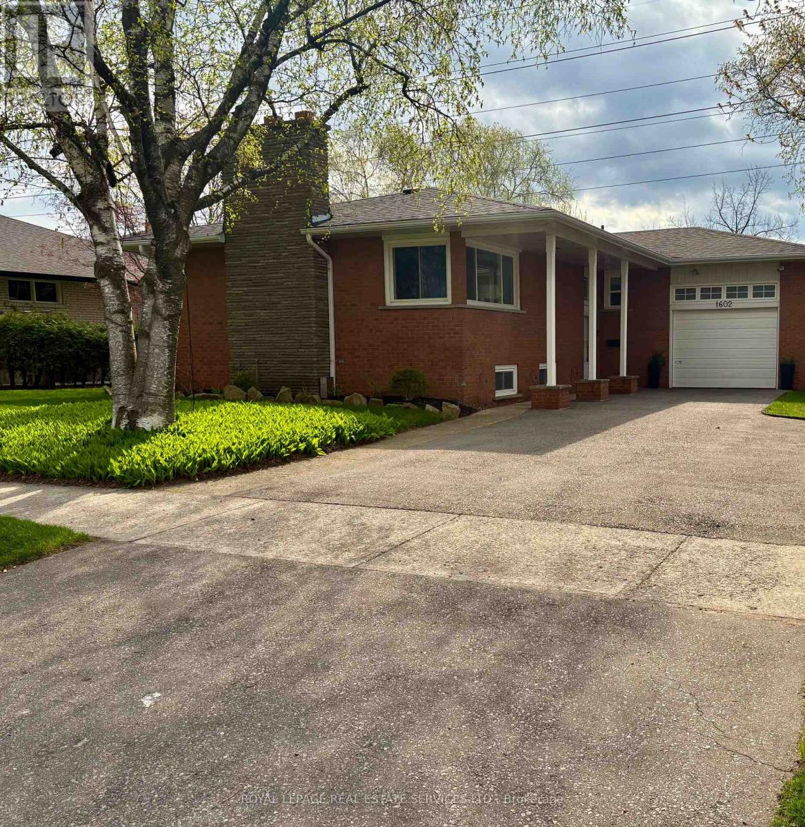 1602 Carletta Drive, Mississauga, Ontario  L4X 1E5 - Photo 2 - W13036926