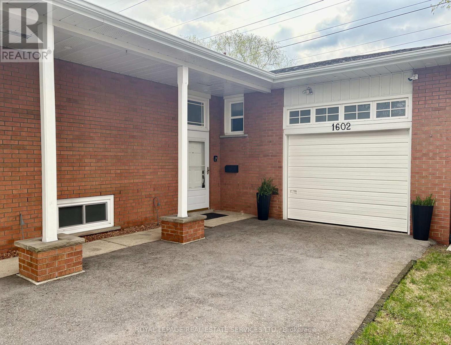 1602 Carletta Drive, Mississauga, Ontario  L4X 1E5 - Photo 5 - W13036926