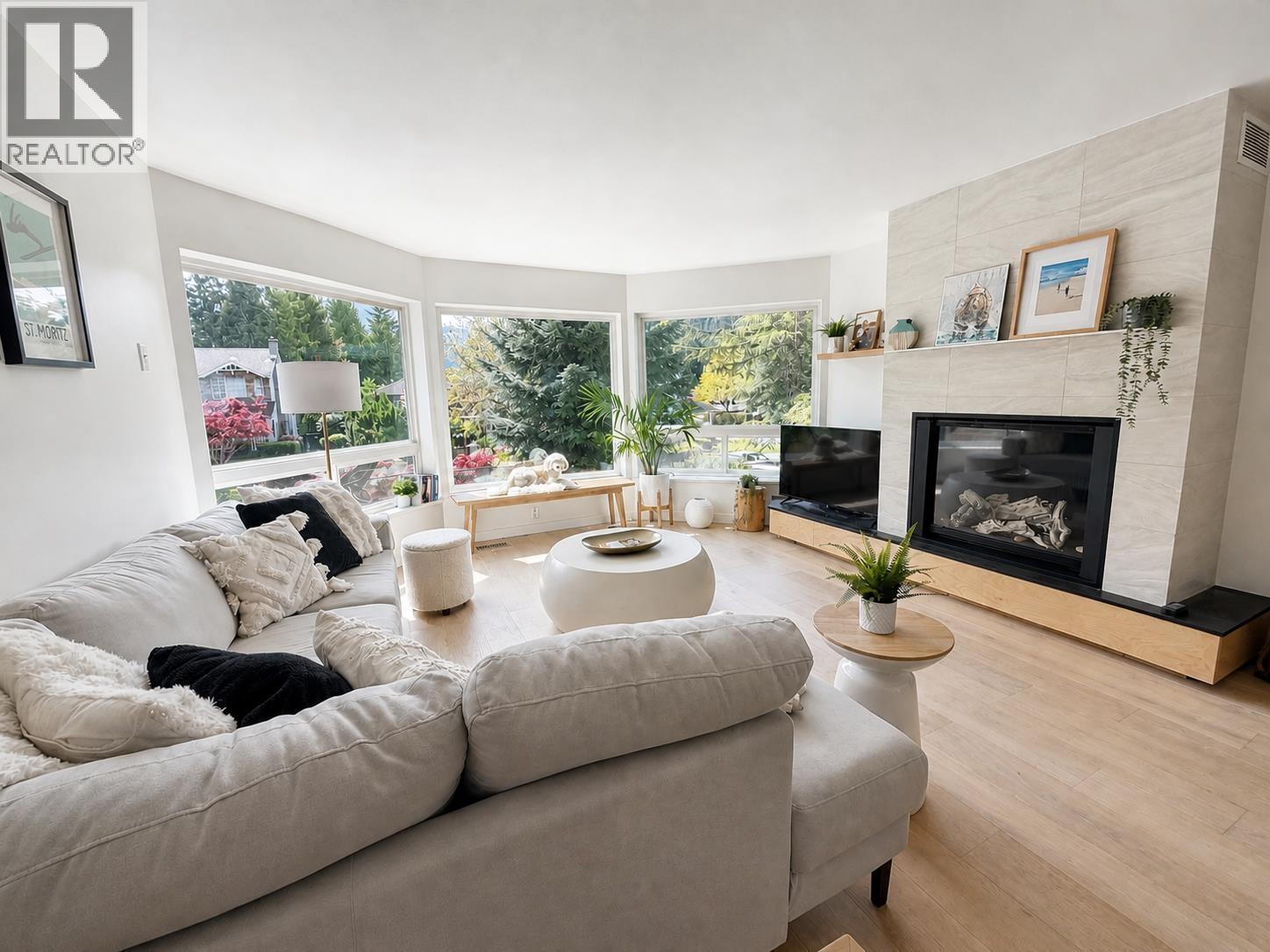 1001 POMONA WAY, squamish, British Columbia