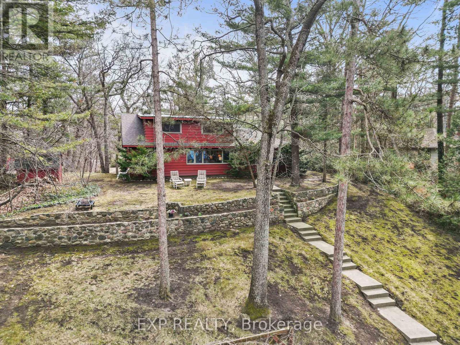 9 SUMMIT AVENUE, South Huron, Ontario