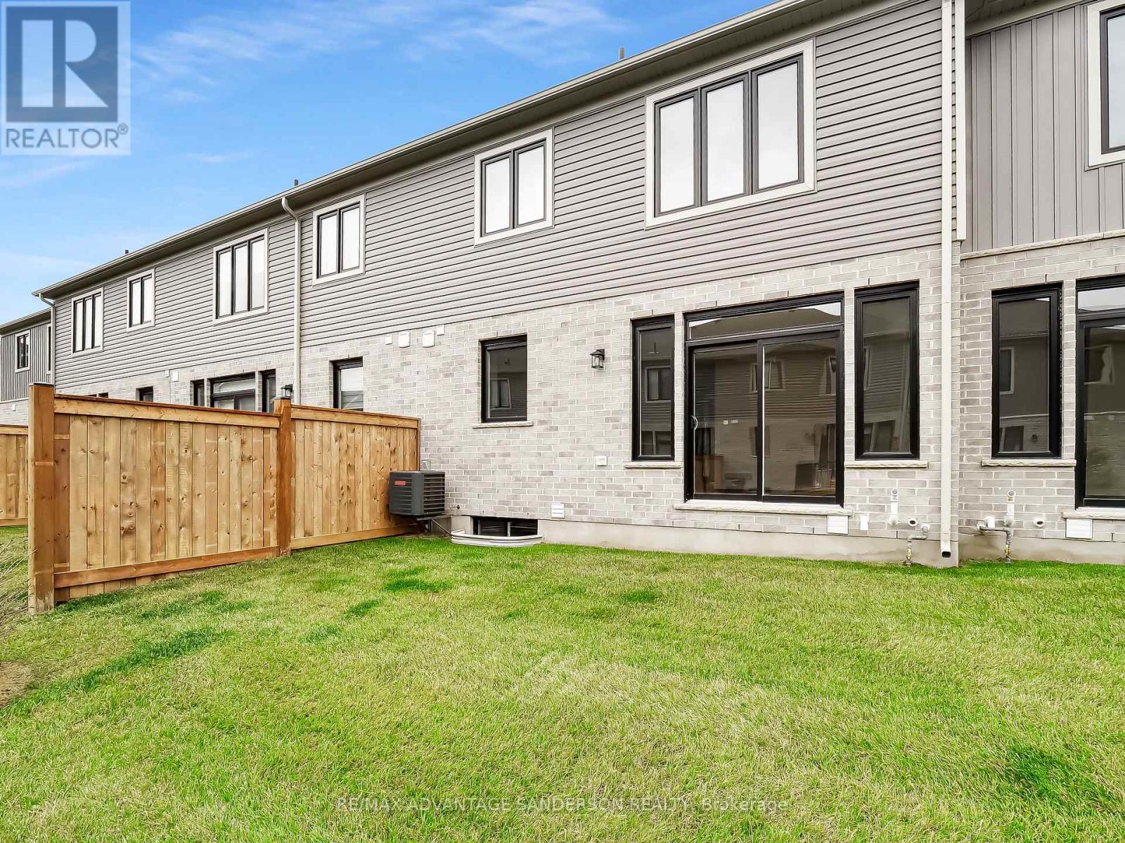 126 - 93 Stonefield Lane, Middlesex Centre, Ontario  N0M 2A0 - Photo 4 - X13083776