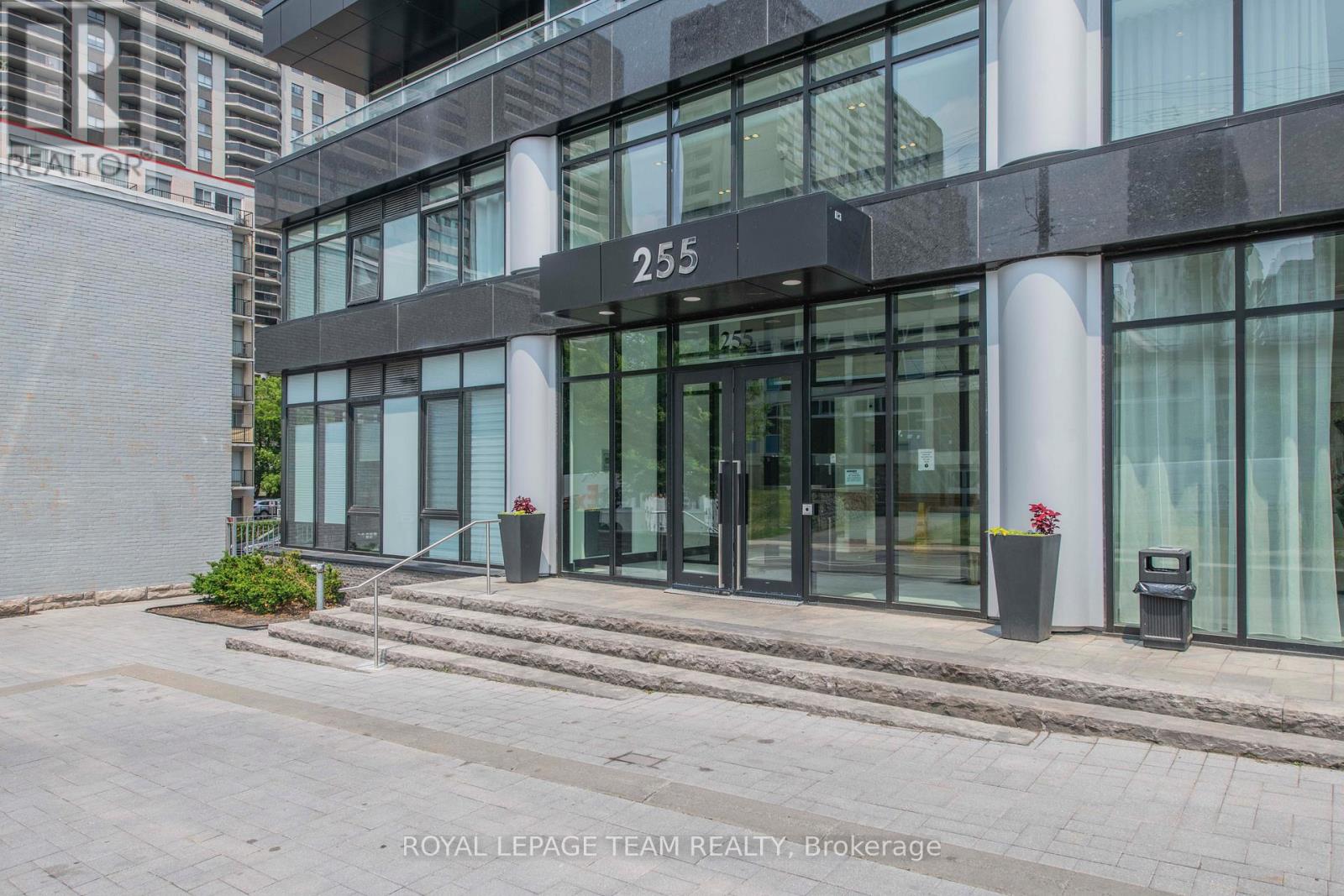 409 - 255 Bay Street N, Ottawa, Ontario  K1R 0C5 - Photo 2 - X13083738