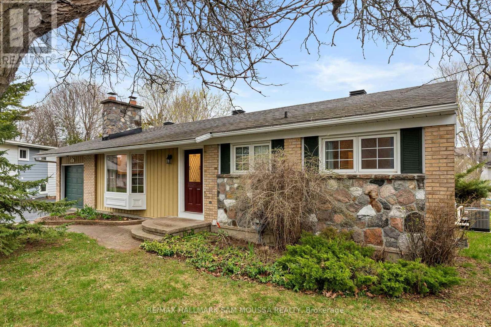 11 Springdale Crescent, Ottawa, Ontario  K2H 5T7 - Photo 2 - X13083798
