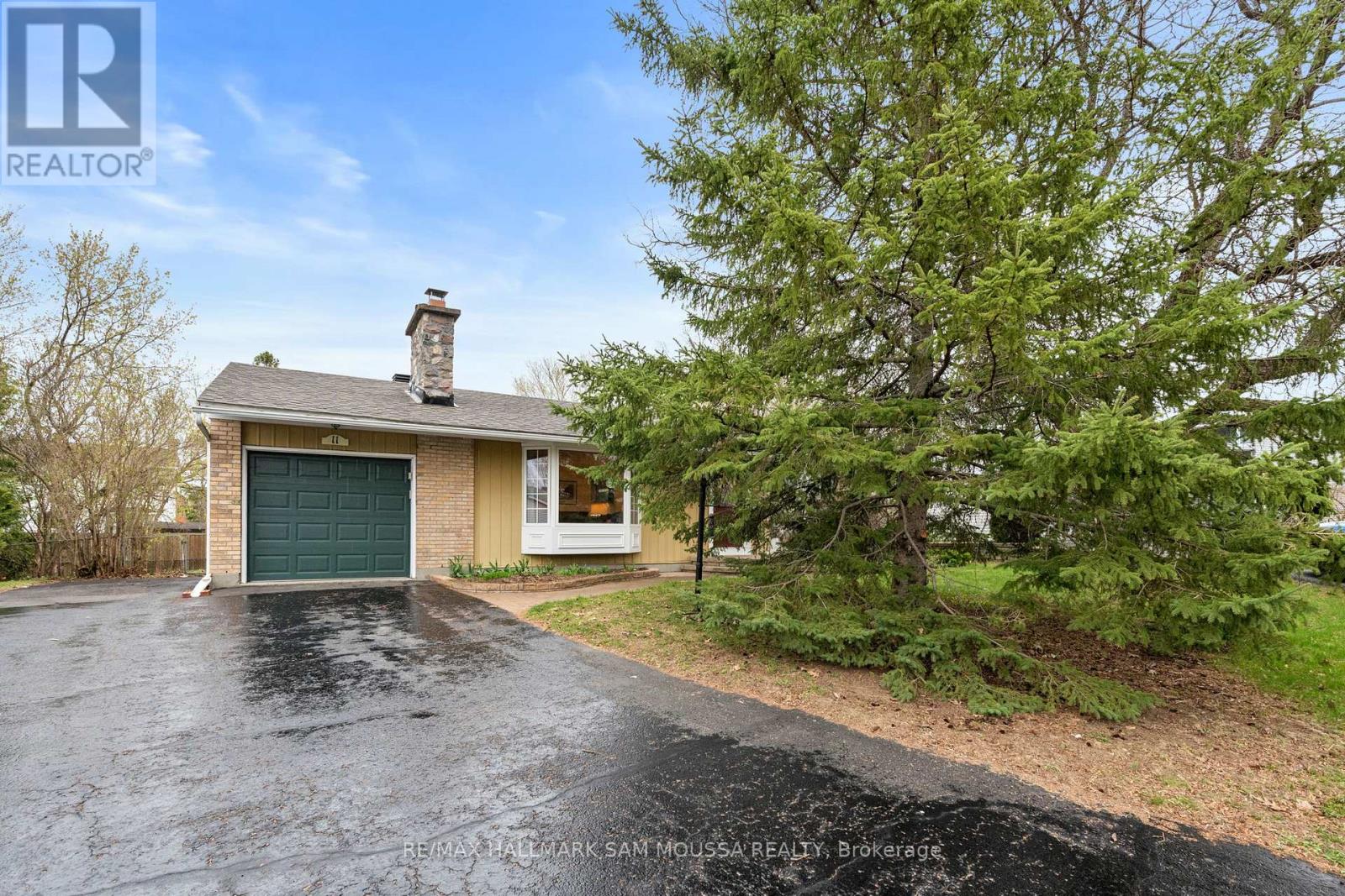 11 Springdale Crescent, Ottawa, Ontario  K2H 5T7 - Photo 3 - X13083798